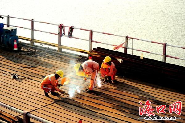 快马加鞭建设 海南铺前大桥初见雏形